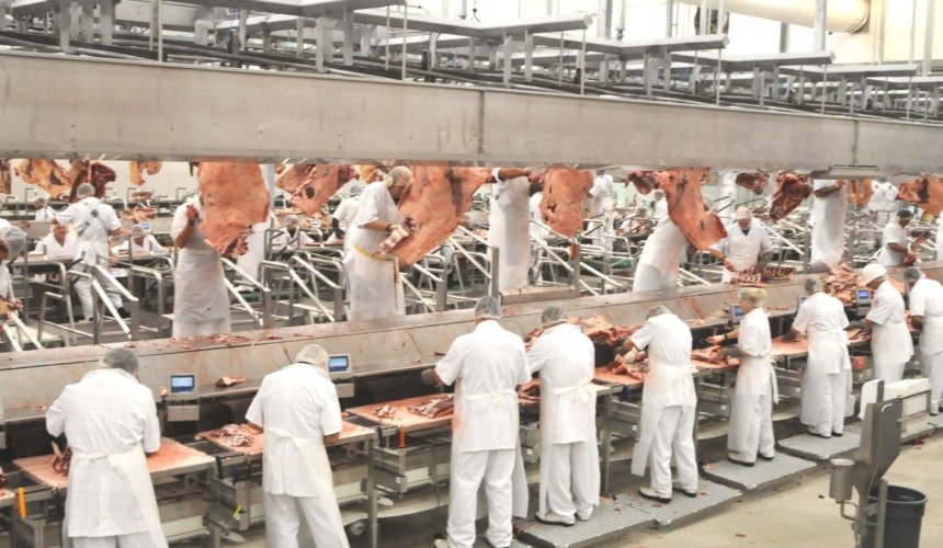 Meat processing workers prioritised for COVID vaccine