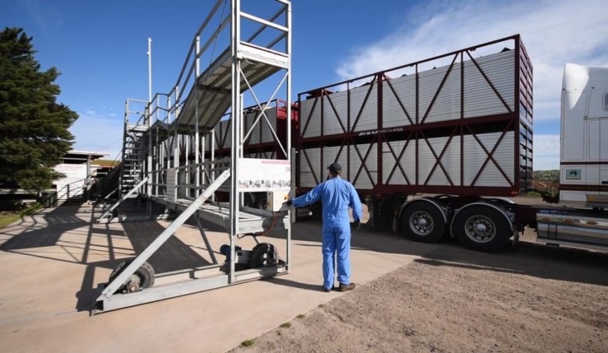 Livestock unloading frame trial underway at Kilcoy