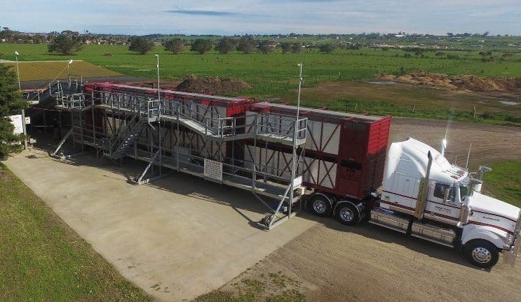 New pivoting access landing a big winner for stock transport safety, efficiency + VIDEO
