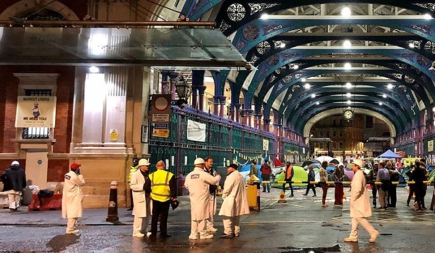 London’s historic Smithfield meat market set to close, after 800 years + photos