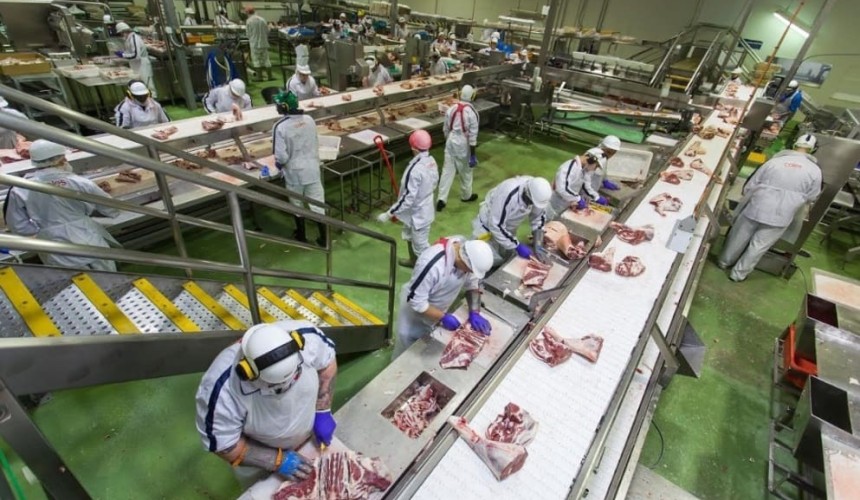 Two more Victorian meat plants close over COVID-19