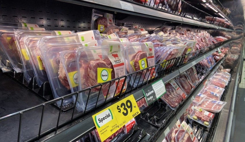 Calls growing for ACCC inquiry into supermarket pricing