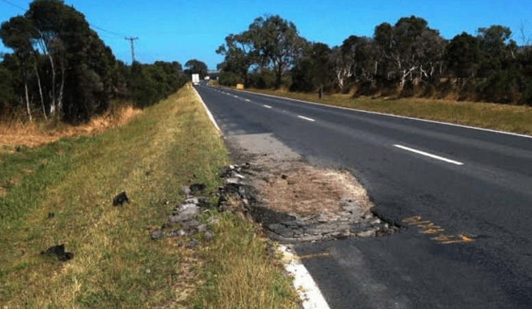 Victorian farmers declare country roads crisis