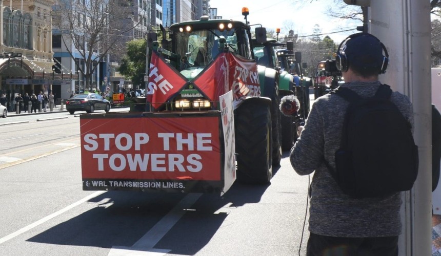 Vic farmers take to Melbourne with tractors to protest transmission lines
