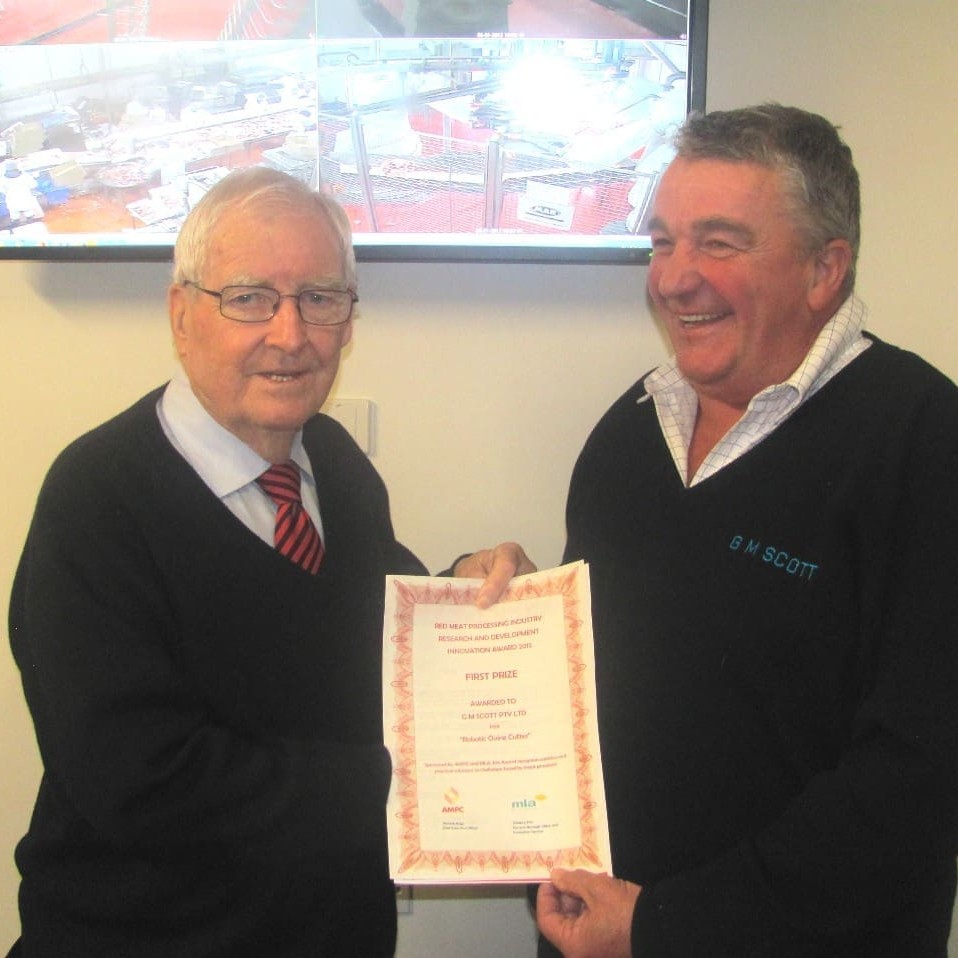 GM Scott's Barry Noble and John O'Loughlin with their Innovation award certificate